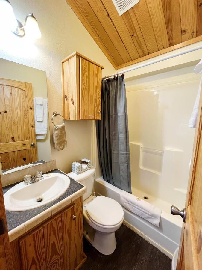 Sally'S Cabin Is A Quaint Two Bedroom Tiny Home Woodland Park Exterior photo
